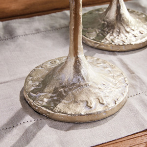Élégant ensemble de trois chandeliers coniques en argent métallisé texturé, de différentes hauteurs, parfaits pour un style d'intérieur minimaliste - Product Image 6