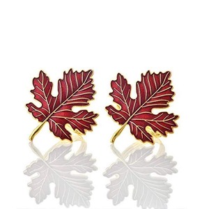 Servilletero de Lujo con Hoja Roja Esmaltada y Borde Dorado para Mesa de Acción de Gracias, Anillos de Servilleta Sofisticados con Hoja de Arce para la Cosecha - Product Image 1