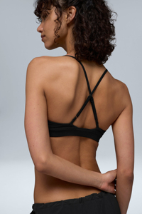 Sujetador deportivo de espalda cruzada para mujer con logo personalizado, top atlético con tiras para yoga, entrenamiento y fitness, venta al por mayor - Product Image 3