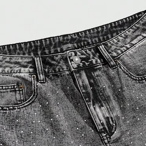 กางเกงยีนส์ขาสั้นผู้ชายแบบ Stonewashed ประดับด้วย Rhinestone และเลื่อม ทรงตรง เอวกลาง สไตล์ลำลอง - Product Image 5