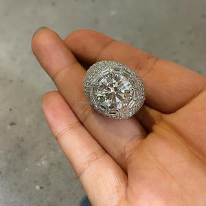 Anillo de compromiso y boda estilo hip hop de plata de ley 925 con baño de rodio, halo de baguette, joyería única personalizada, regalo. - Product Image 1