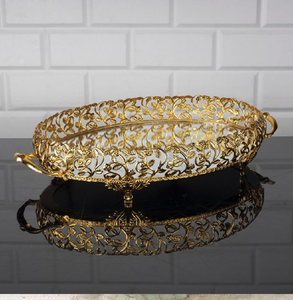Plateau de présentation ovale en filigrane doré avec poignées et pieds ornés. Disponible aux prix de gros. # GiftingAccessoriesShop - Product Image 1
