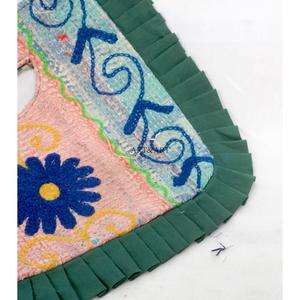 Sac à bandoulière plissé en coton Kantha de style bohème pour femme ART&ART avec fermeture magnétique à bouton-pression, fait main - Product Image 5
