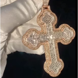 สร้อยคอจี้รูปกางเขนขนาดใหญ่แบบฮิปฮอป ชุบเงินและโรสโกลด์สองสี ประดับเพชรโมอิสซาไนต์เต็มเม็ด สำหรับวันครบรอบทางพุทธศาสนา - Product Image 1