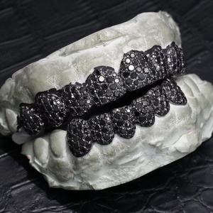 กริลล์ฟันแบบไมโครอินเสิร์ตทรงกลมเจียระไนแบบบริลเลียนท์ ทำจากทองคำแท้ 14K ชุบโรเดียมสีดำ ประดับด้วยโมอิสซาไนต์ที่เพาะเลี้ยงในห้องปฏิบัติการ สไตล์วินเทจ สำหรับทั้งชายและหญิง - Product Image 1