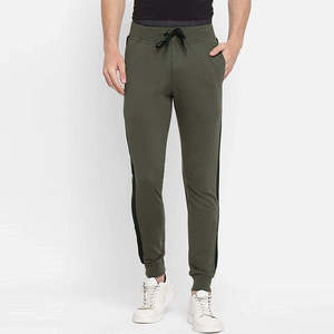 Pantalon de jogging décontracté pour homme en toile vert olive foncé avec bande latérale noire, taille élastique et cordon de serrage, respirant et séchage rapide pour l'été - Product Image 5