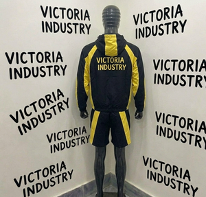 Ensemble imperméable personnalisé avec capuche coupe-vent, style streetwear, 2-en-1, veste et short avec poches latérales - Product Image 2