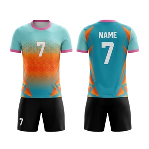 Tenue de football légère avec tissu à séchage rapide assurant le confort pour les joueurs de ligues compétitives - Product Image 1