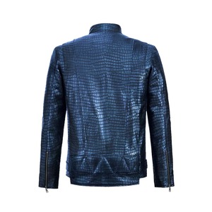 Blouson moto homme en cuir bleu gaufré croco, col rabattu, fermeture éclair avant, coupe ajustée, style motard automne - Product Image 3