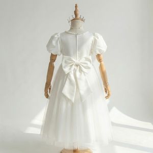 ชุดเดรสสีขาวแขนสั้นสำหรับเด็กผู้หญิงตัวเล็ก คอเสื้อแบบ Illusion แต่งลูกไม้สีขาว  ชุดเดรสบูติกผ้าทูลล์ทรงบอลกาวน์ สำหรับงานแต่งงาน - Product Image 2