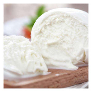 Queso cheddar de calidad de exportación con pimienta negra envasado a granel para comerciantes de queso a nivel mundial - Product Image 4