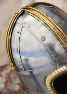 Casque de Chevalier Médiéval Intégral en Acier Poli Plaqué Argent/Or, Découpé et Imprimé, pour Cosplay, Expositions Muséales et Usage Domestique - Product Image 4