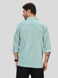เสื้อเชิ้ตผู้ชายสีฟ้าอ่อน ผ้าโพลีเอสเตอร์รักษ์โลก แขนยาว ปกคอพับ สีพื้น ระบายอากาศ ป้องกันรังสียูวี แห้งเร็ว เหมาะสำหรับฤดูหนาว - Product Image 2