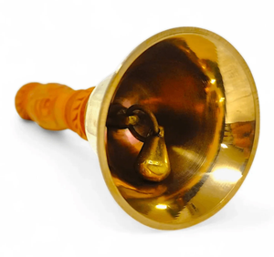 Cloche de prière en laiton plaqué or avec manche en bois |   Ghanti traditionnel indien sculpté pour la maison, le mandir, le temple, l'arti et le culte quotidien - Product Image 3
