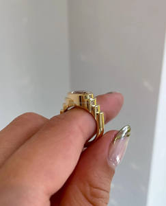 Anillo de Compromiso de Moissanita con Corte de Pera de 2.00 Quilates, Orientación Este-Oeste, Engaste de Bisel, Anillo de Boda Solitario, Regalo Único de Aniversario - Product Image 4