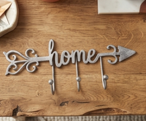 El mejor gancho de pared con diseño de flecha en metal plateado con acabado pulido a espejo, perfecto para un almacenamiento elegante de abrigos y toallas en el hogar. - Product Image 3