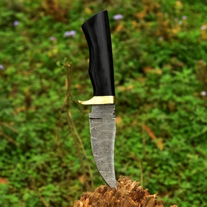 Couteau de chasse à lame fixe en acier Damas forgé à la main de qualité industrielle UA Supplies, pointe tombante, manche en cuir noir, tranchant comme un rasoir - Product Image 3