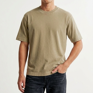 Camiseta de corte regular de color sólido con lavado ácido para hombre, informal, con cuello redondo, teñida, 100% algodón, lavado ácido, hecha en Pakistán. - Product Image 2
