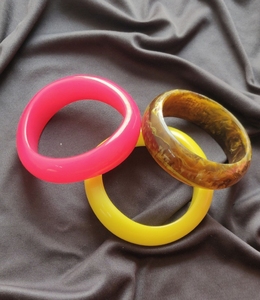 Bracelets artisanaux uniques en résine marron clair pour femmes, motif fumé, faits à la main, pour mariages et fêtes - Product Image 2