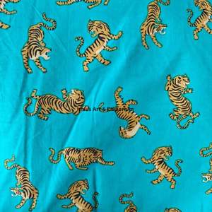 Tissu en coton imprimé traditionnel Jaipuri, coton cambriqué imprimé au bloc 60x60, tissu en coton à motifs. - Product Image 3