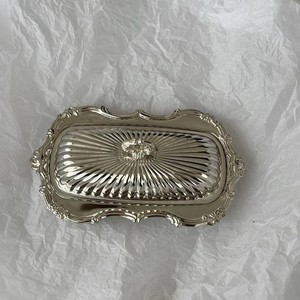 Recipiente Clásico para Mantequilla con Tapa y Bandeja, Apto para la Mesa del Comedor, Organización de la Cocina y Servicio, Uso Doméstico - Product Image 2