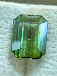 Zehra Gems Bijoux Pierre précieuse naturelle tourmaline bio-verte 3,65 carats 9,2x7,3x5,7mm taille émeraude, pierre libre avec jeu de couleurs, provenant d'Afrique - Product Image 1