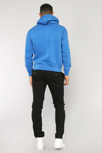 Ensemble de survêtement court pour femme avec pantalon de jogging et sweat à capuche à poches latérales, également disponible pour homme - Product Image 2