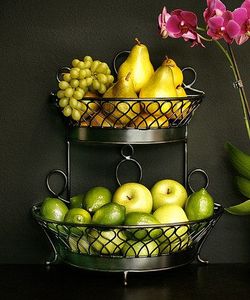 Panier à fruits classique en métal, ajoutant une élégance intemporelle au comptoir de cuisine, avec un rangement pratique et un attrait décoratif. - Product Image 2