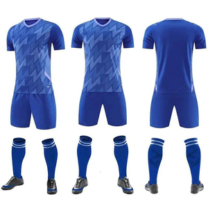 Ensemble d'uniformes de football personnalisés pour hommes, maillot respirant en polyester à col en V, impression par transfert thermique, numéros d'équipe, vêtements de sport d'été - Product Image 4