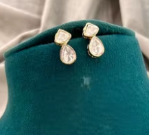 Conjunto de collar de cadena de diseñador con acabado Dorado de la mejor calidad clásica con pendientes para colección de ropa de boda para mujeres y niñas - Product Image 2