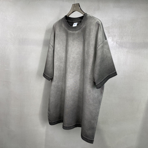 T-shirt vintage surdimensionné en coton 100% teint et lavé, 250 g/m², avec logo imprimé graphique, faible MOQ - Product Image 4