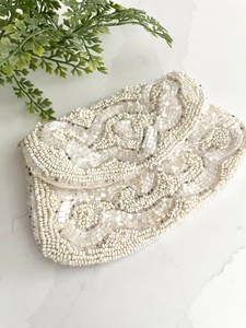 Monedero con Cuentas de Inspiración Étnica, Bordado Intrincado con Hilo, Mini Portamonedas, Accesorio de Viaje Hecho a Mano, Boutique - Product Image 1