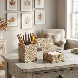 Ensemble d'organisateurs de bureau multi-usages à double niveau en bois imprimé à la main Ridhi, 3 porte-stylos, plateau pour pinces à papier, boîte à mémos, rose - Product Image 2