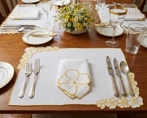 Ensemble de sets de table et serviettes en lin brodé, motif de fleurs découpées jaunes, sets de table réutilisables, décoration de table classique pour la maison - Product Image 1