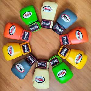 Guantes de Cuero Auténticos para Muay Thai y Kickboxing, Guantes Profesionales de Entrenamiento de MMA, Estilo Tradicional, Ajustables para Sparring - Product Image 4