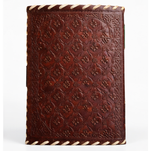 สมุดบันทึกหนังทำมือ Al Amir ลายดอกไม้สไตล์วินเทจ สีน้ำตาล พร้อมตัวล็อคโลหะ  แบบเติมกระดาษได้ ขนาด 8x6 นิ้ว - Product Image 5