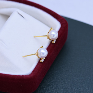 Boucles d'oreilles clous en argent S925 Zhuji avec perles d'eau douce de 6-7 mm, design simple, faibles défauts, forte brillance, vente en gros en direct - Product Image 1