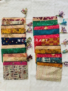 Pochette vintage en soie Kantha brodée avec des pompons, pochette écologique faite à la main avec fermeture éclair pour pièces de monnaie, cartes, téléphone et maquillage - Product Image 3