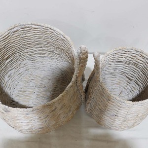 Panier à linge tendance en jacinthe d'eau blanchie rustique et écologique, couvercle de pot de plante circulaire avec poignées - Product Image 6