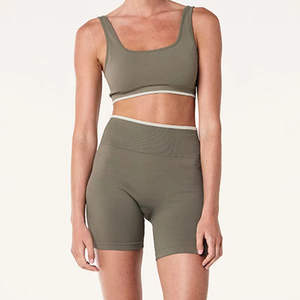 Conjunto de yoga corto para mujer hecho a medida con impresión de logotipo, tela transpirable para marcas de ropa deportiva, conjunto de 2 piezas para mujer - Product Image 1