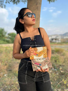 Nouveau Style occidental véritable pochette en cuir de vachette usiné femmes conçu embrayage vente chaude en cuir usiné Unique coque de téléphone portefeuilles - Product Image 3