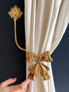 Crochet de rideau élégant en forme de nœud, idéal pour la décoration de chambres, de salles d'hôtes et d'espaces événementiels, organisateur décoratif pratique en provenance d'Inde - Product Image 4