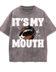 Camiseta de algodón extragrande con estampado de 'It's My Mouth' para hombre, manga corta, cuello redondo, estilo casual, diseño con logo frontal, estilo urbano para el día a día - Product Image 1