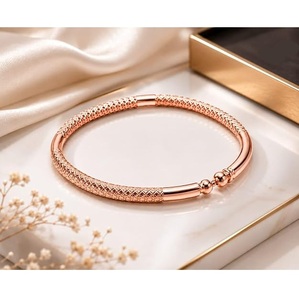 Par de Brazaletes Flexibles de Cobre Sólido con Incrustaciones de Diamantes, Grabado de Precisión y Tapa Acanalada, Venta al por Mayor - Product Image 3