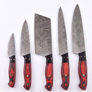Couteau de cuisine et couteau d'extérieur faits à la main en acier Damas avec manche en bois - Product Image 1