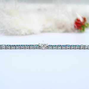 Pulsera de tenis chapada en oro con diamantes de moissanita talla corazón, regalo de lujo para compromiso, boda y aniversario para la futura novia - Product Image 2