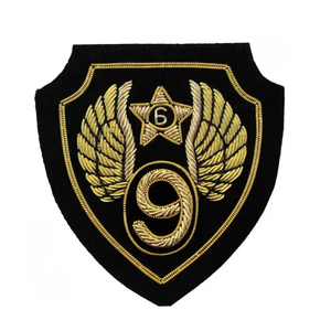 Insignias de Blazer OEM Personalizadas 2026, Bordadas a Mano con Hilo de Alta Calidad, para Uniformes y Bolsas, Insignia Cosida de Alta Costura - Product Image 1