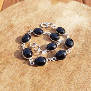 Pulsera de Obsidiana Negra Elegante Estilo Bohemio Unisex con Cadena Plateada, Ideal para Regalo - Product Image 2
