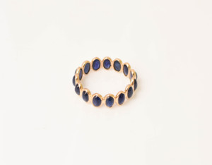 Bague éternité sertie de saphirs bleus naturels en or jaune massif 18 carats – Bague à pierres précieuses ovales – Pierre de naissance de septembre de luxe - Product Image 2