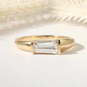 Bague de fiançailles en or massif 10K 14K 18K avec diamant taille baguette conique cultivé en laboratoire, couleur E, clarté VVS, bijoux fins en diamant certifiés IGI - Product Image 5